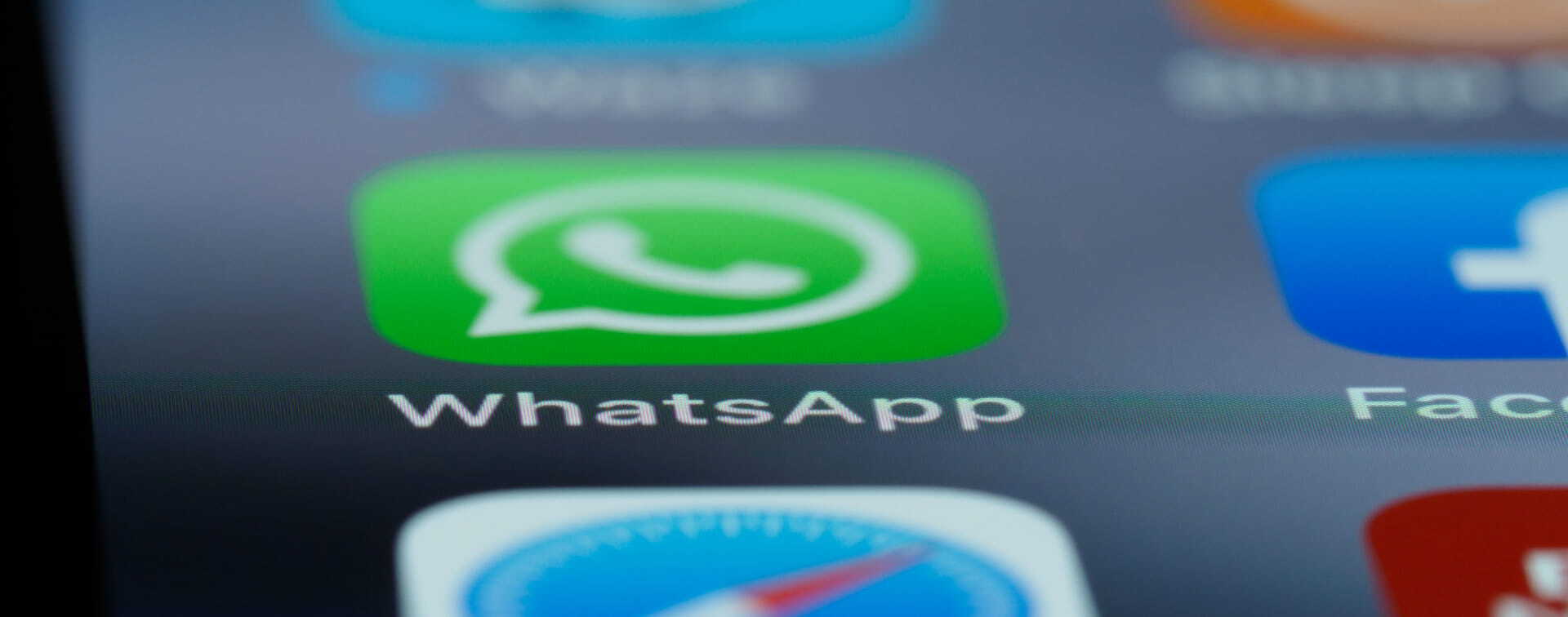 icone whatsapp sur écran smartphone (1)