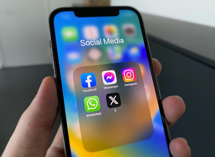 Interfaces des applications de réseaux sociaux sur smartphone