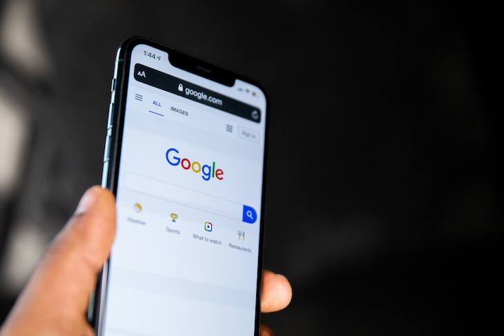 Interface du moteur de recherche Google sur smartphone