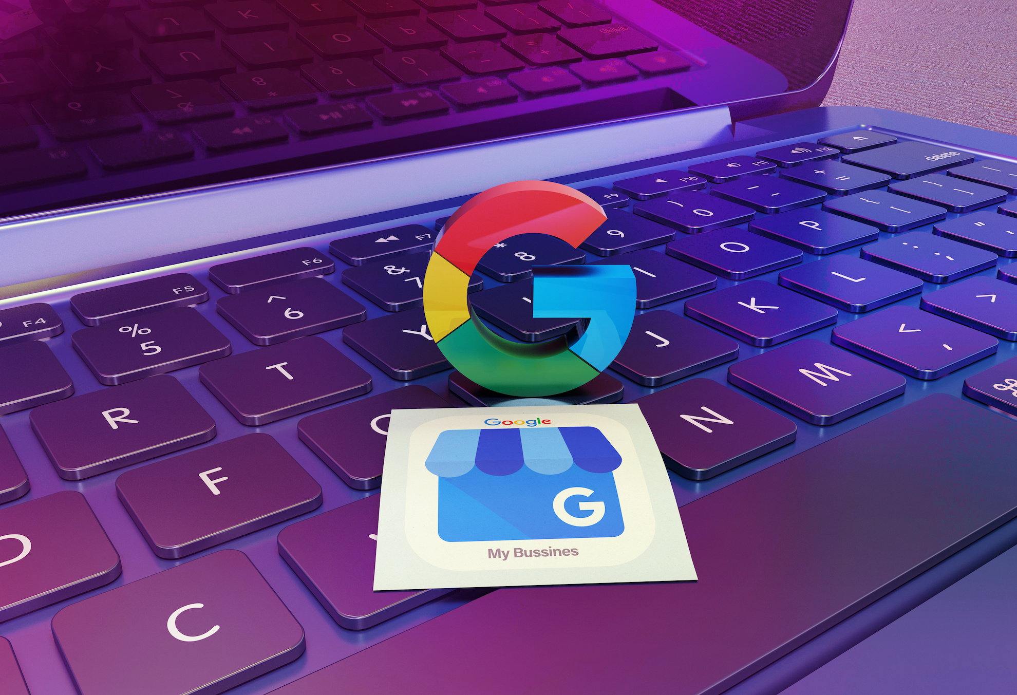 Logo Google et Google Business Profile sur un clavier d'ordinateur